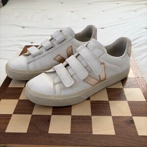 Veja - Recife Leather white Platine Shoes Mens 9/Women 11/EU 42 - Unisex